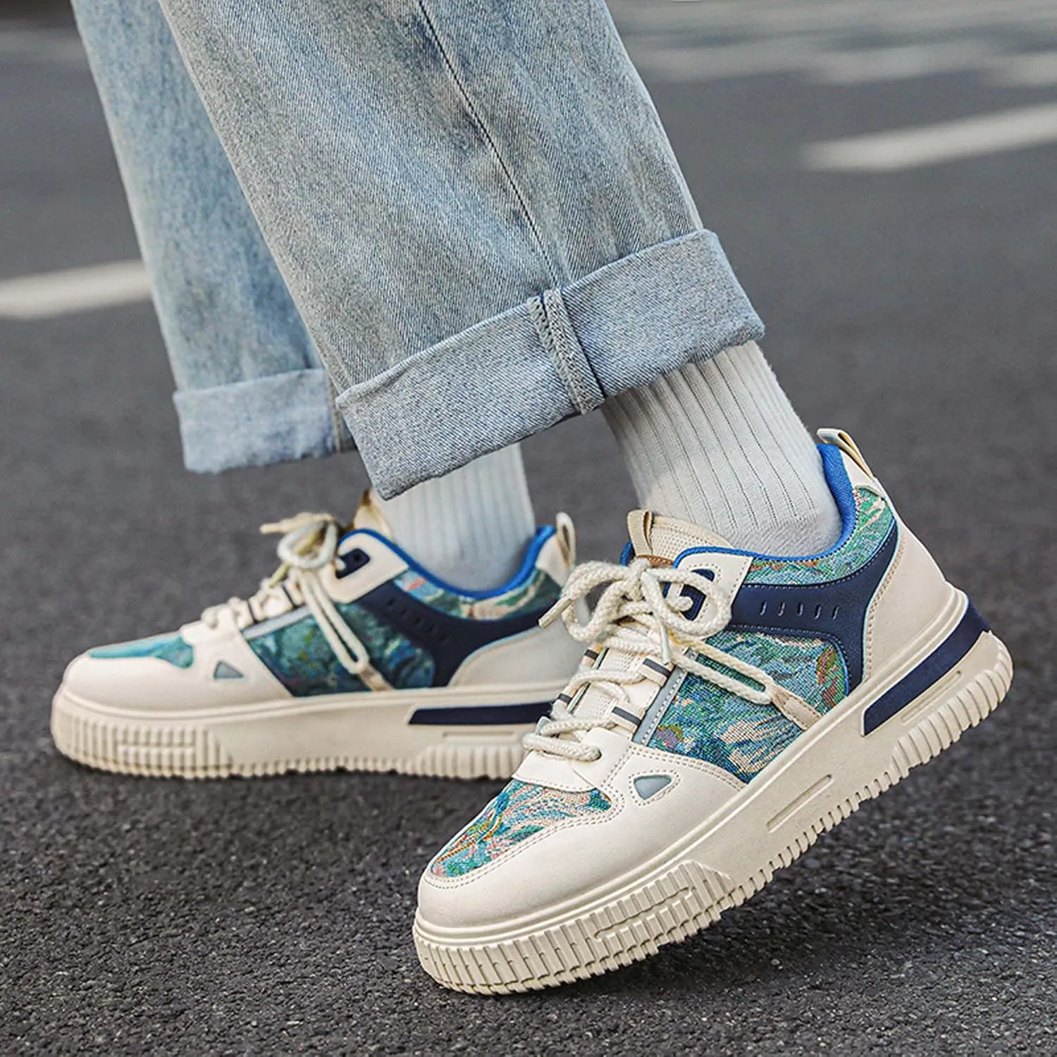 Mens and Womens Anti Slip Thick Soled Skateboard Shoes with Lace Up Low Top Casual Sneakers Comfortable Short Distance Running Shoes Breathable Outdoor Hiking Shoes Fitness Training Shoes