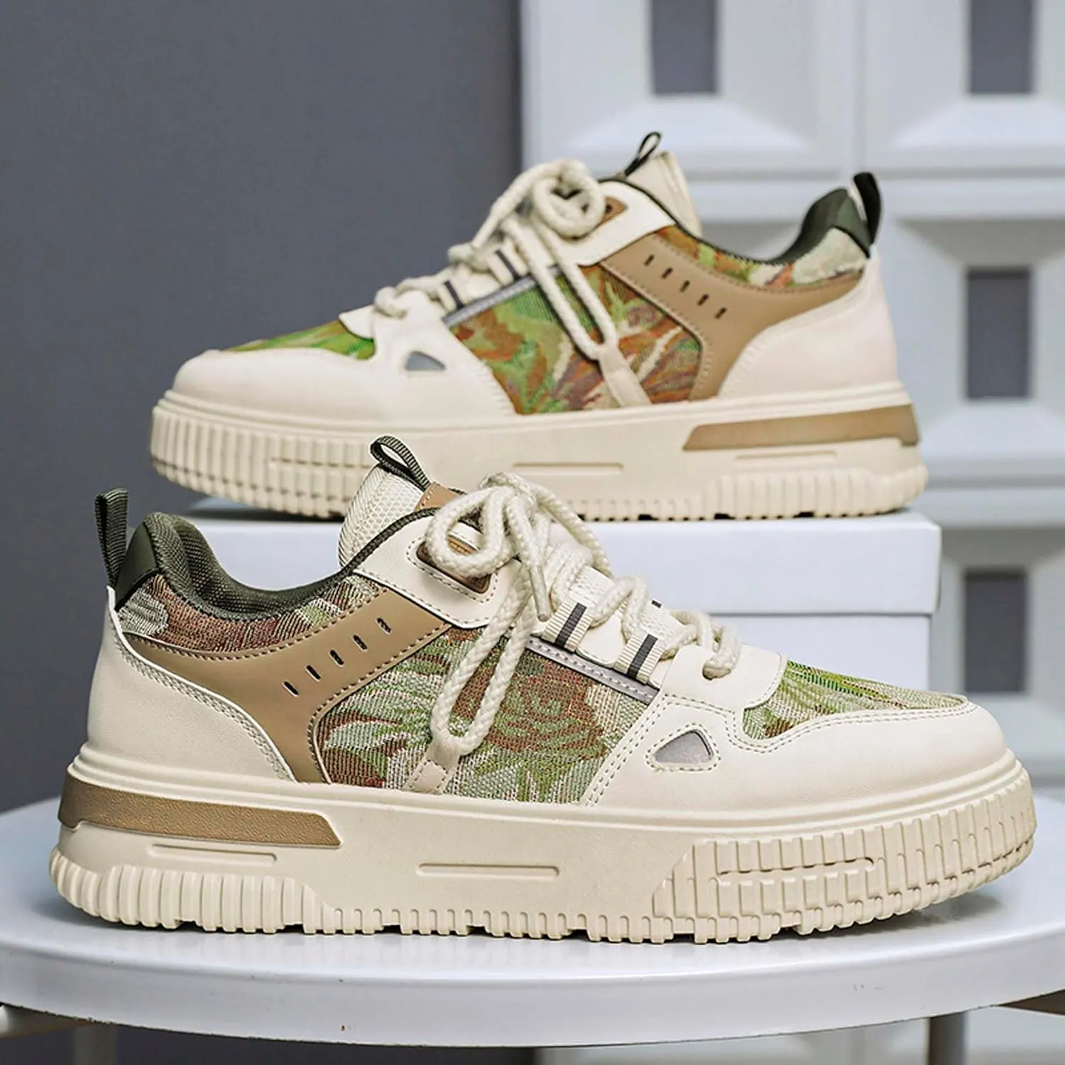 Mens and Womens Anti Slip Thick Soled Skateboard Shoes with Lace Up Low Top Casual Sneakers Comfortable Short Distance Running Shoes Breathable Outdoor Hiking Shoes Fitness Training Shoes