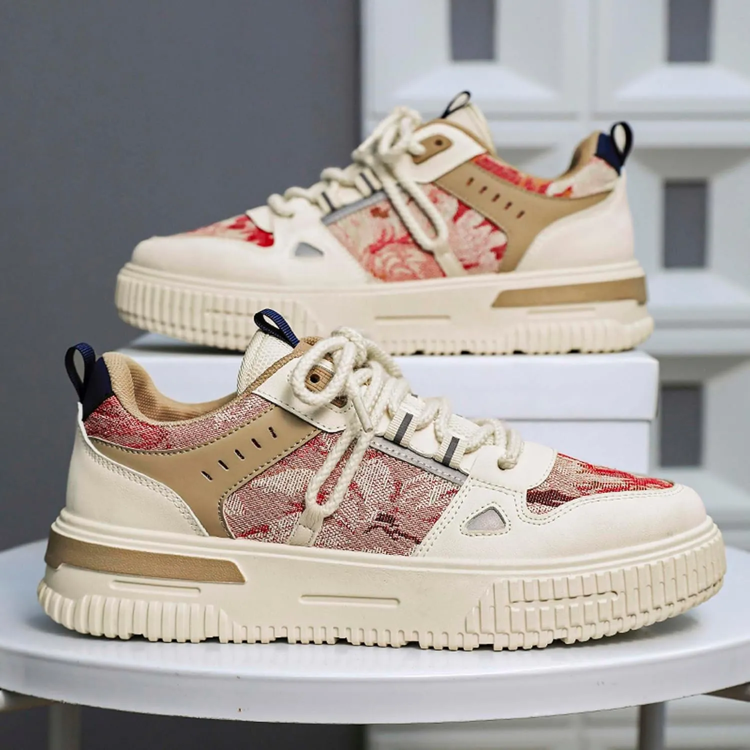 Mens and Womens Anti Slip Thick Soled Skateboard Shoes with Lace Up Low Top Casual Sneakers Comfortable Short Distance Running Shoes Breathable Outdoor Hiking Shoes Fitness Training Shoes
